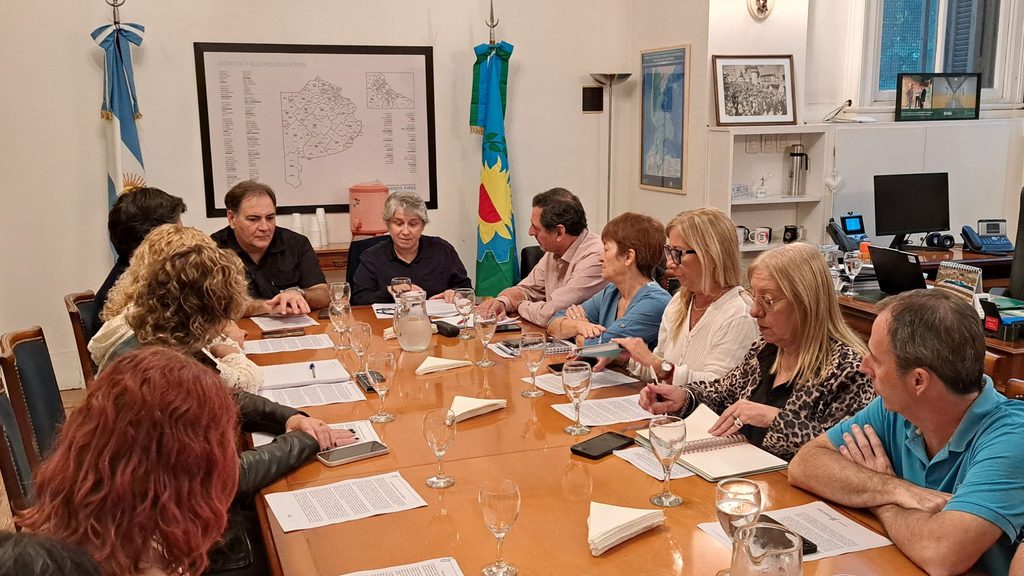 El frente sindical que reúne a los docentes bonaerenses AMET pidió por recomposición salarial “frente a los niveles inflacionarios”.
