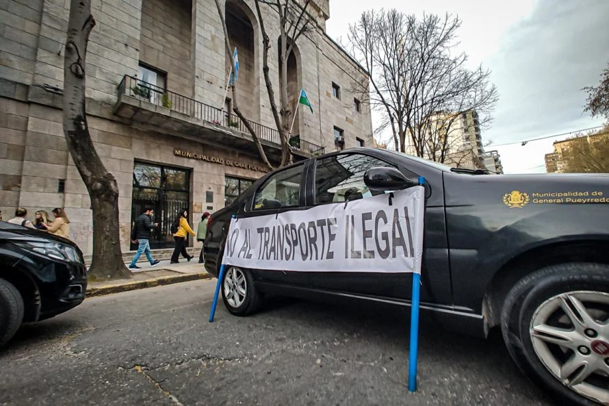 Mar del Plata: tras una pelea física en el Concejo Deliberante, el Municipio y el Poder Legislativo local apuran una norma para regular el uso de las apps de transporte en la ciudad. 