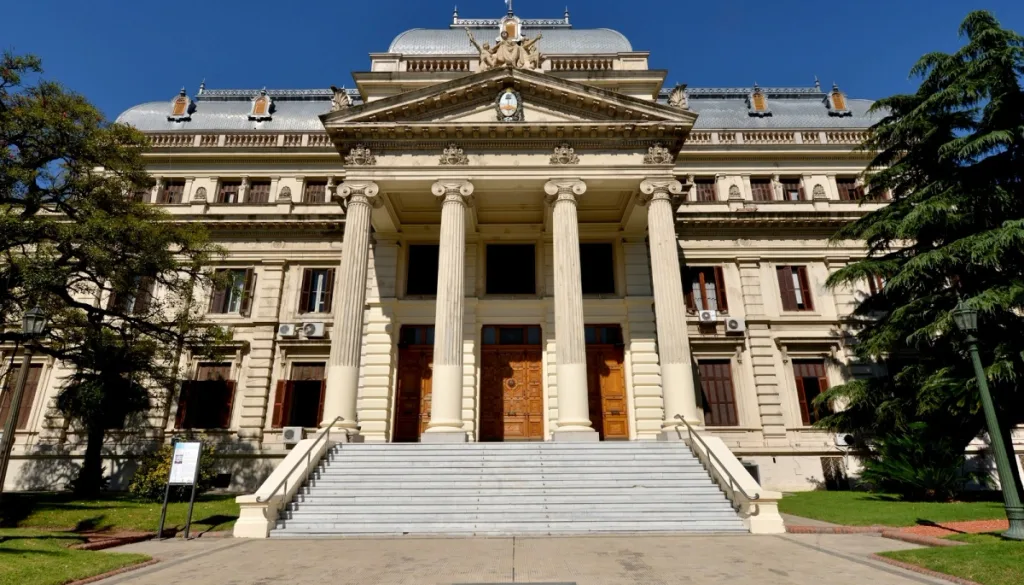 La Legislatura bonaerense puede interpelar a funcionarios, pero la herramienta parlamentaria está en desuso. La última vez que se utilizó fue en octubre del 2000.