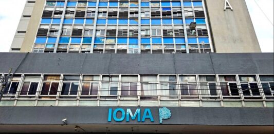 Tras caerse la interpelación a Homero Giles, en noviembre la Legislatura bonaerense cumplirá 28 años sin recibir a un titular del IOMA. Quién fue el último.