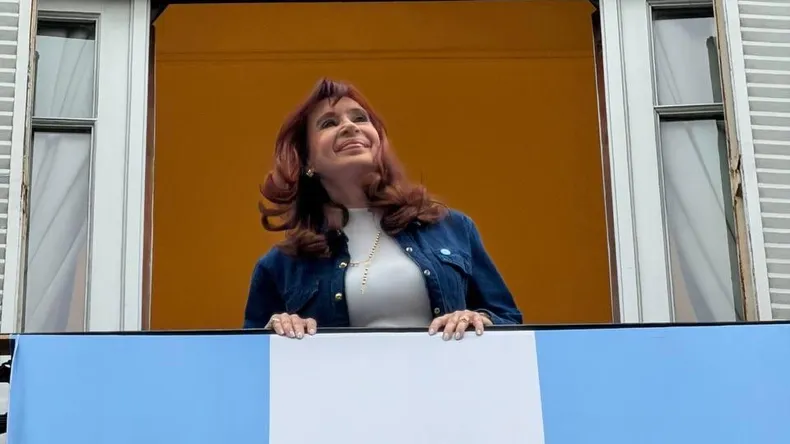 El kirchnerismo prepara un nuevo acto en Parque Lezama para reforzar la campaña "Cristina Libre", a un año de la prisión domiciliaria de la expresidenta.