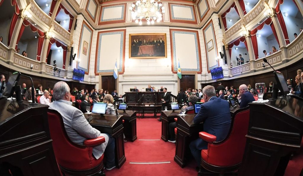 El proyecto de Raverta busca que las licencias por maternidad, paternidad y adopción tengan goce íntegro de dieta en el Senado bonaerense.