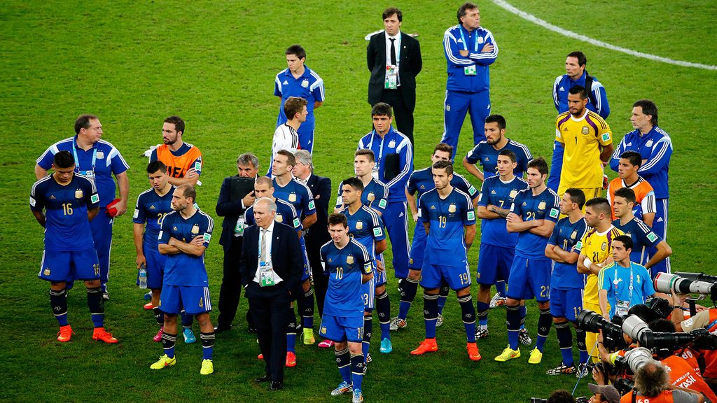 La tercera no fue la vencida. Nuevamente, Alemania le ganó a Argentina y le arrebató el Mundial en tierras brasileñas.