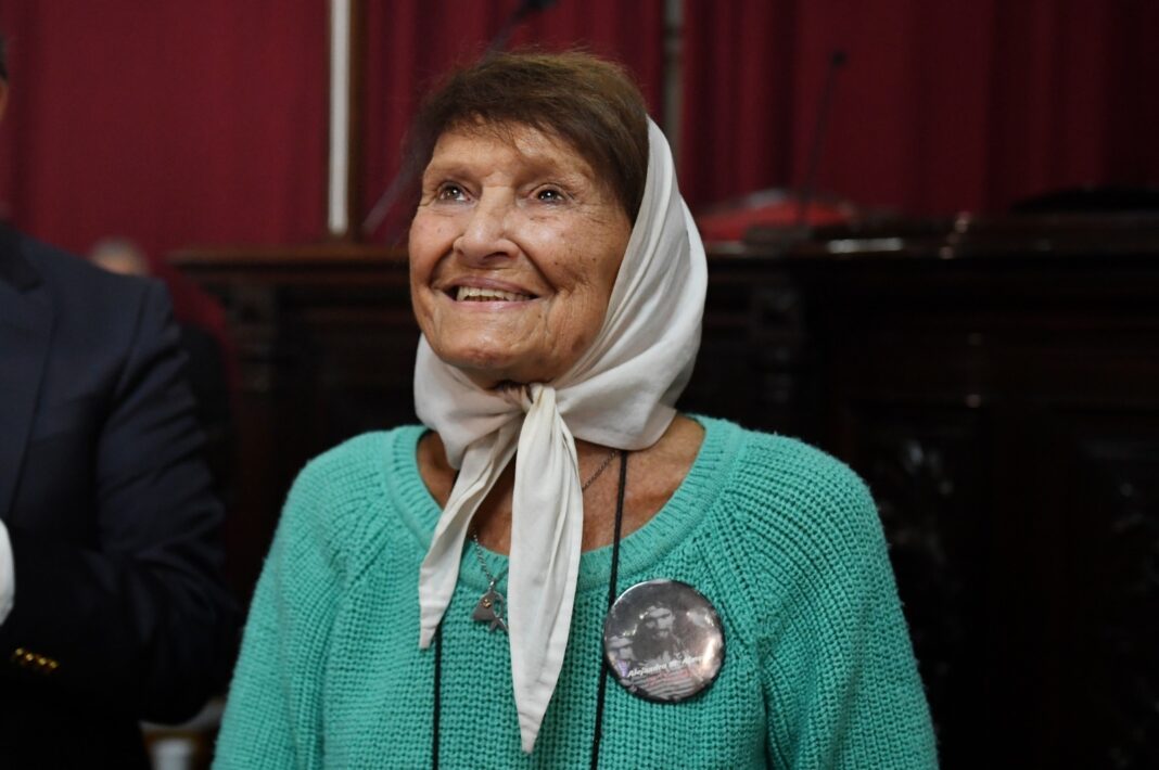 La diputada Silvina Nardini propuso homenajear a una de las fundadoras e insignia de las Madres de Plaza de Mayo, “Taty Almeida”.