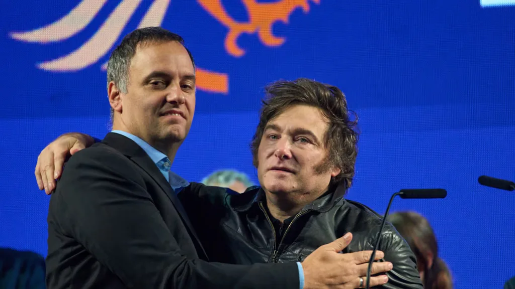 Javier Milei no le suelta la mano a su jefe de Gabinete y desmiente una posible "salida elegante" de Adorni de la gestión libertaria. 