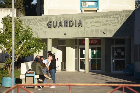 El PRO pide informes por el estado de los hospitales bonaerenses, tras la muerte de una enfermera El senador del PRO Pablo Petrecca busca conocer el estado de los hospitales bonaerenses tras los episodios ocurridos en Junín y Nueve de Julio.