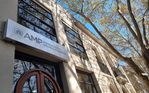 La Agremiación Médica Platense (AMP) advirtió por una nueva demora en los pagos y crece el conflicto con el IOMA.
