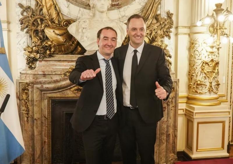 Francisco y Manuel Adorni quedaron en la mira de la justicia por el crecimiento exponencial de sus patrimonios, desde su llegada al poder.