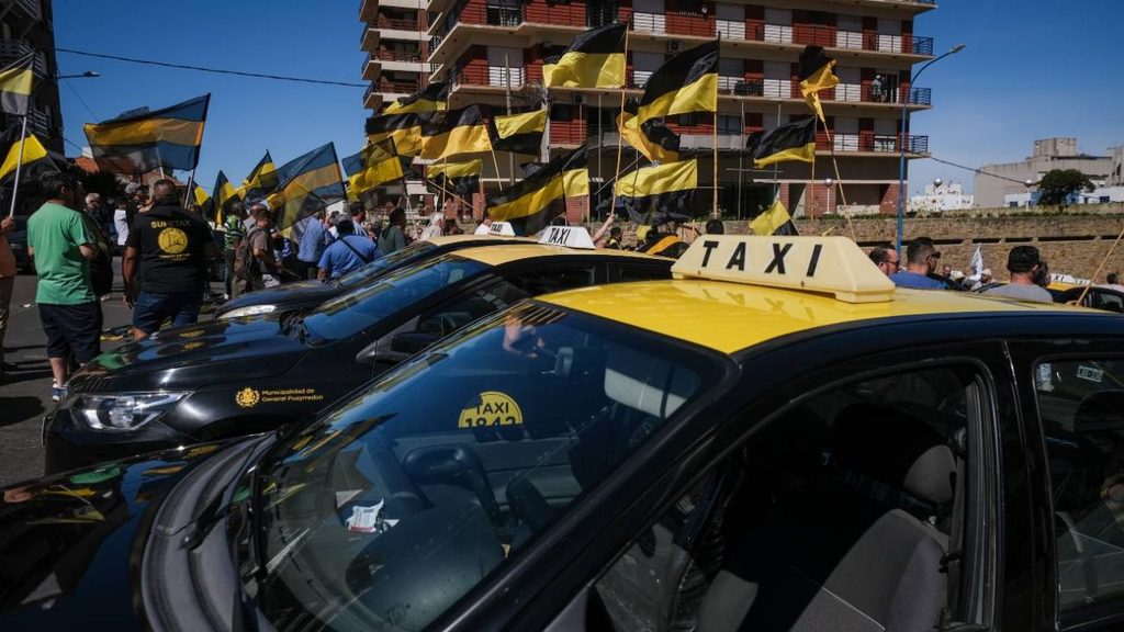 Luego de varios años de peleas entre taxistas y choferes de aplicaciones de transporte, el Concejo Deliberante tratará una ordenanza para regularlas.