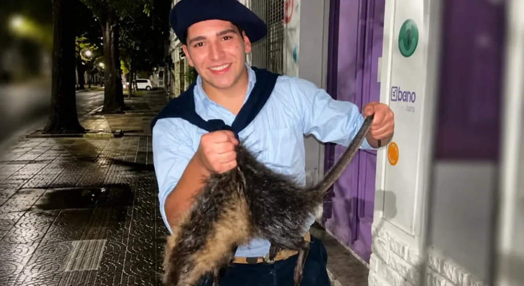 La muerte del coipo, también conocido como nutria criolla, generó conmoción social en Bahía Blanca y abrió una investigación penal contra los dos jóvenes involucrados.