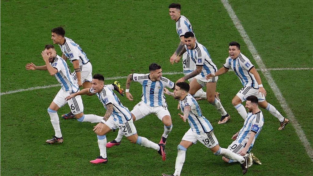 Los primeros segundos de una Argentina tricampeón del mundo. Messi, que tanto lo buscó, se arrodilla por primera vez de cara a la gloria que intentará retener en este Mundial 2026.