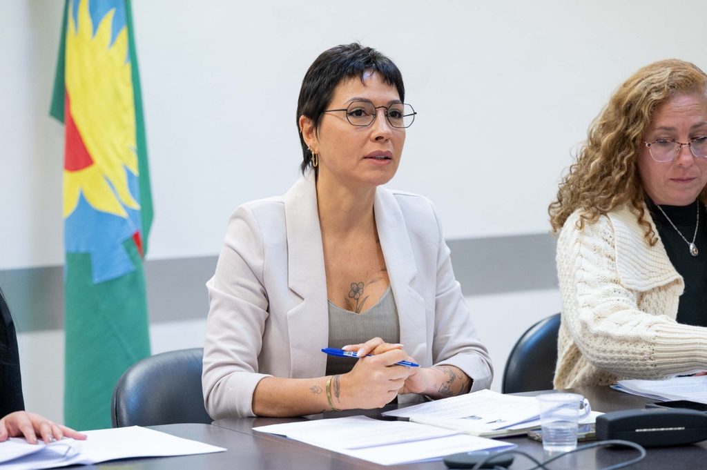 La diputada camporista, Mayra Mendoza, fue ratificada como presidenta de la comisión de Educación.