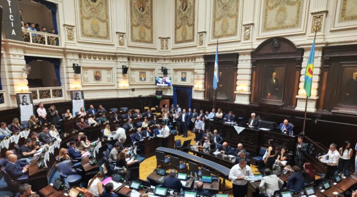 Reelecciones indefinidas, el debate que podrían destrabar libertarios y peronistas Sin el apoyo del massismo, el oficialismo explora un posible acuerdo con La Libertad Avanza para destrabar las reelecciones indefinidas.