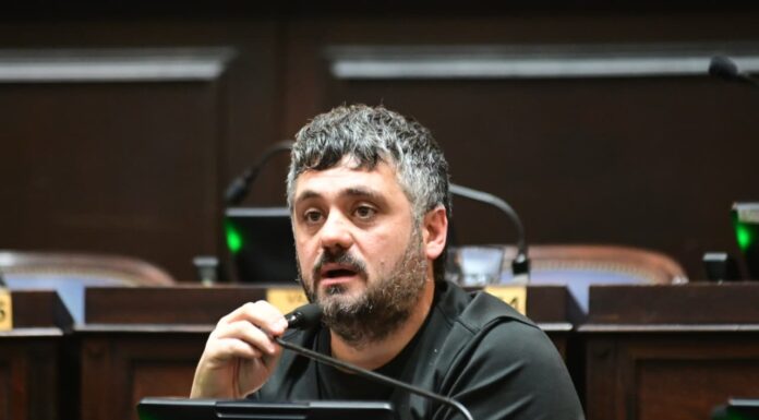 Tignanelli cruzó a una senadora jujeña que cuestionó el pedido de libertad a Cristina Kirchner Facundo Tignanelli cruzó a la senadora nacional de Jujuy, Carolina Moisés, que cuestionó a los sectores peronistas que reclaman la libertad de Cristina Kirchner.