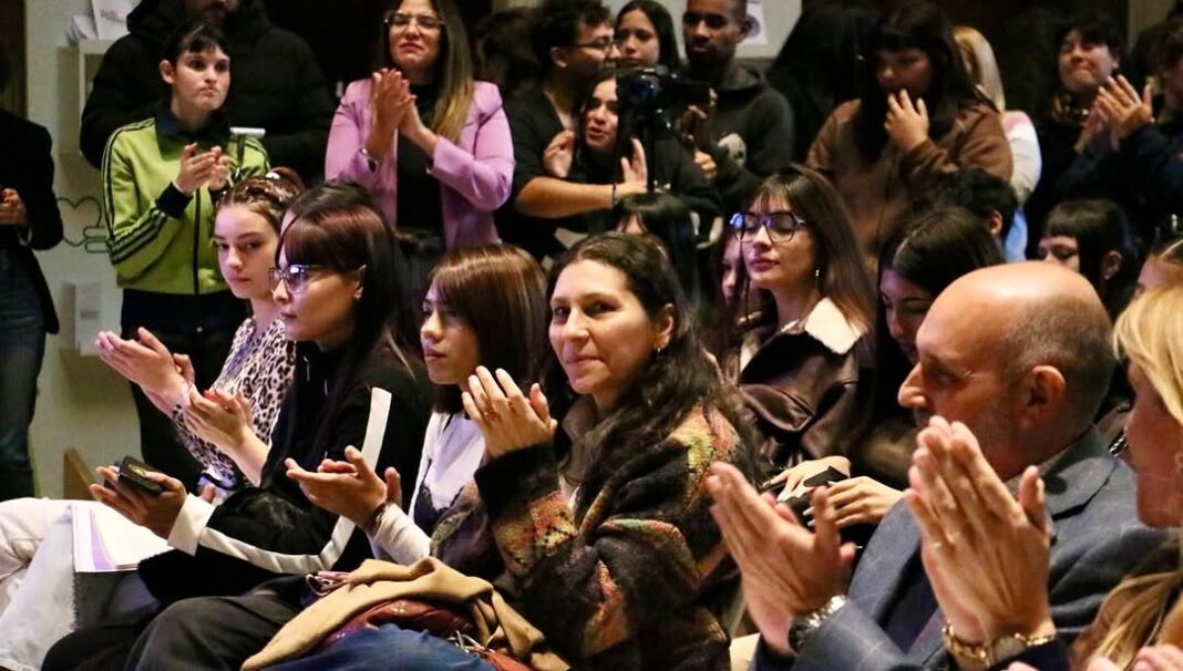 Mónica Macha presentará un proyecto para incorporar la violencia digital como una forma específica de agresión por motivos de género.