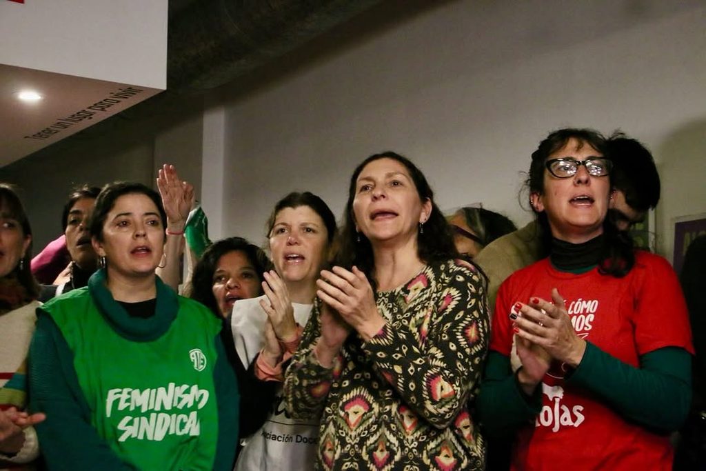 Mónica Macha afirmó que la violencia digital es una de las tantas formas de acoso que sufren las mujeres y busca modificar una ley bonaerense para que sea contemplada en la Justicia. 