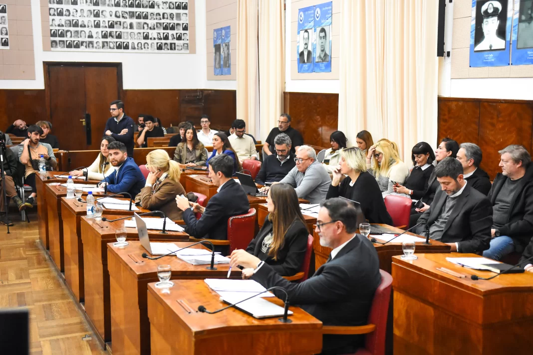 El Concejo Deliberante de Mar del Plata aprobó la habilitación de las aplicaciones de transporte y un nuevo régimen para los taxistas de la ciudad.