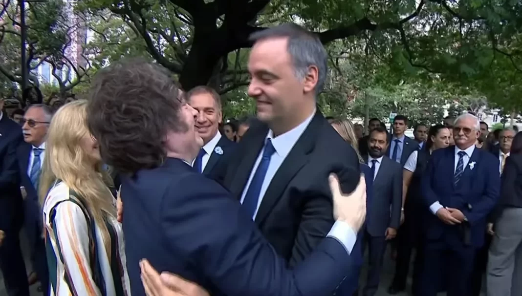 Javier Milei recibió a Manuel Adorni en Olivos y le brindó un nuevo apoyo político en medio del escándalo por la situación patrimonial que envuelve al jefe de Gabinete.