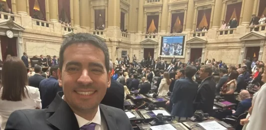 El flamante vocero presidencial, Adrián Ravier, habló por primera vez desde su designación. “Tratare de aportar para comunicar los logros del Gobierno nacional”, aseguró.