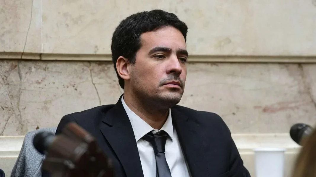 El presidente, Javier Milei, pondrá en funciones a Adrián Ravier como nuevo vocero presidencial, en la jura que se realizará en el Salón Blanco de la Casa Rosada.