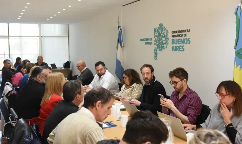 Docentes y estatales bonaerenses también presionan al gobierno de Kicillof por una nueva oferta salarial antes del cierre de junio.