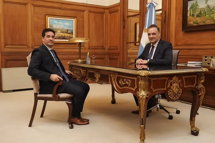 Adorni mantuvo una reunión con Ravier en Casa Rosada, en la antesala de su asunción como nuevo vocero presidencial.
