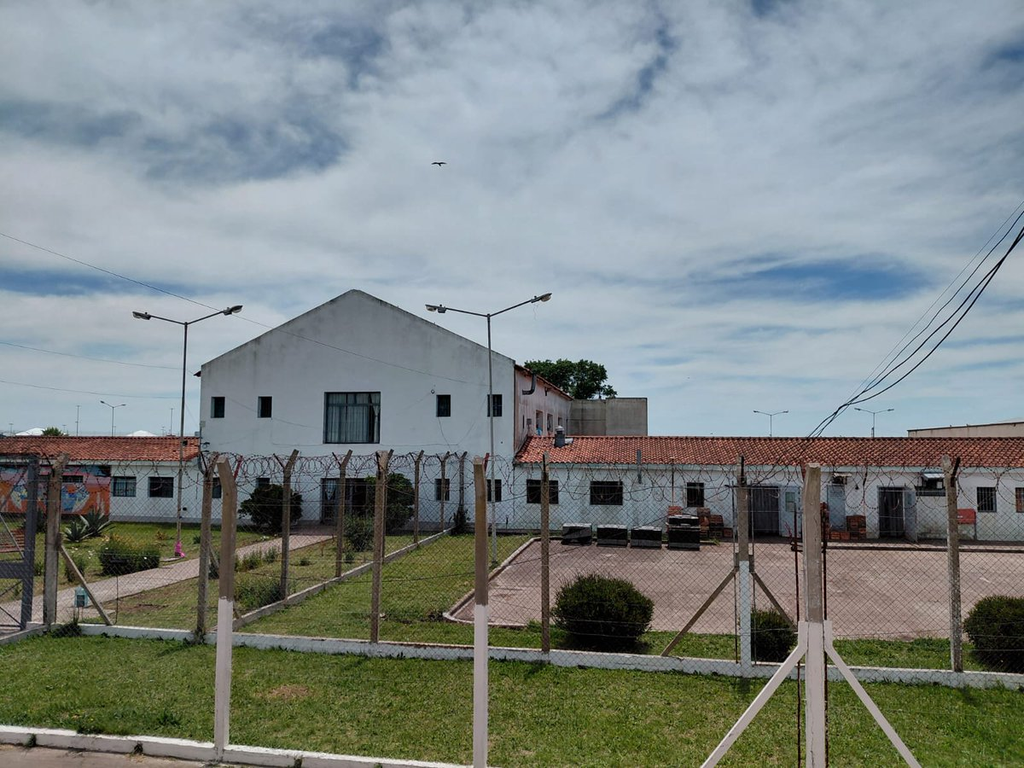 La diputada de Izquierda, Mónica Schlotthauer, expresó su repudio a los abusos sexuales perpetrados por efectivos del Servicio Penitenciario a 5 detenidas del Penal de Magdalena.  