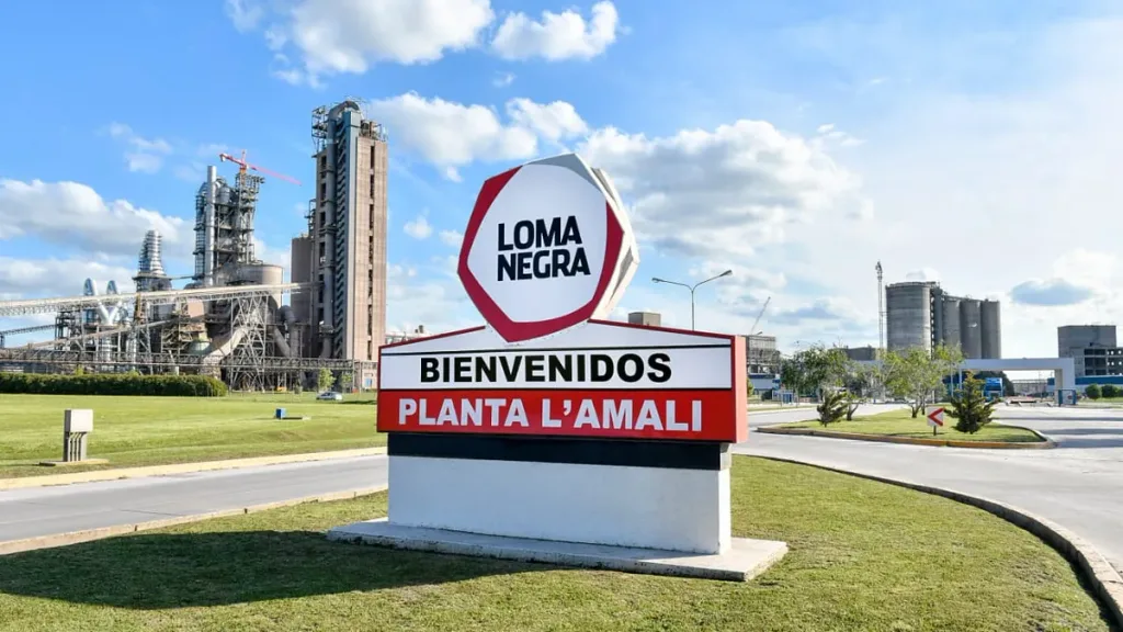 La planta cementera de Olavarría paralizó la producción por el exceso de stock que le generó la paralización de la obra pública. 