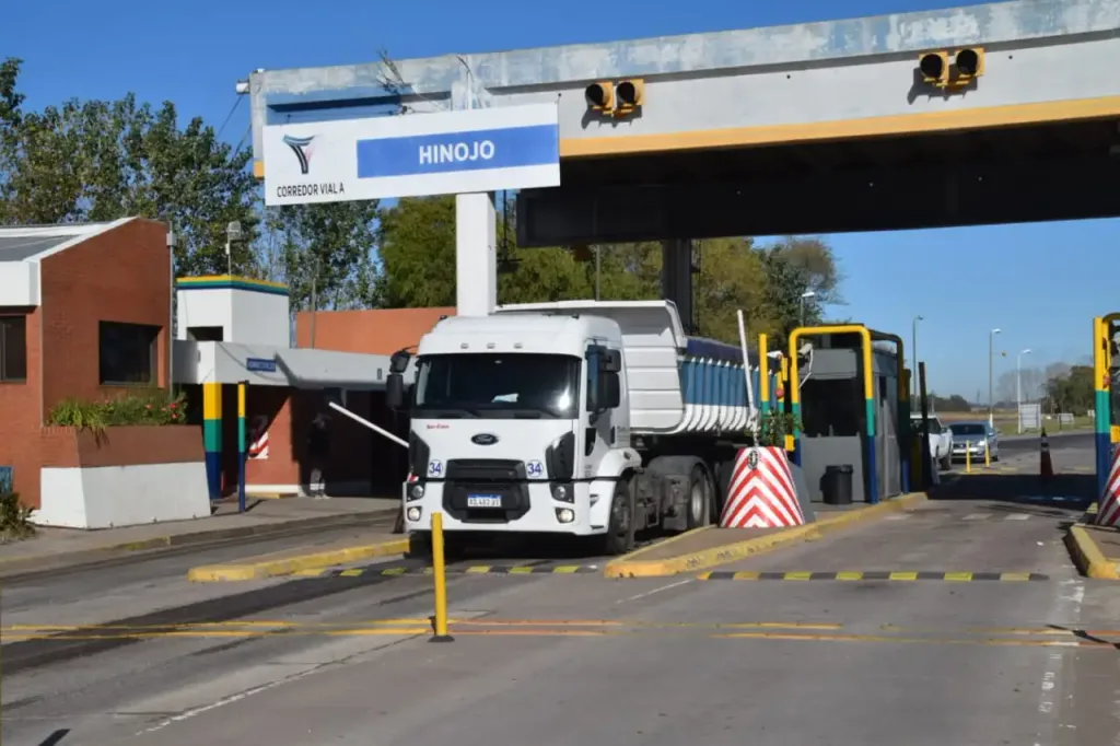 Los 70 trabajadores del peaje de Hinojo tuvieron que aceptar una propuesta indemnizatoria sin derecho a réplica en el marco del proceso de privatización de las rutas nacionales. 