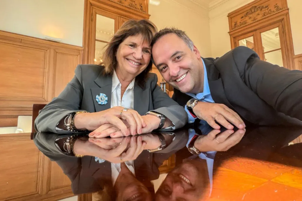 La relaci&oacute;n entre Patricia Bullrich y Manuel Adorni volvi&oacute; a tensarse tras el faltazo de la senadora a la reuni&oacute;n convocada por el jefe de Gabinete.