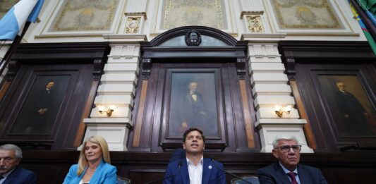 El gobernador Axel Kicillof presentó sus primeras leyes durante 2026, las cuales fueron 3 de las 5 que prometió en marzo. De qué tratan.