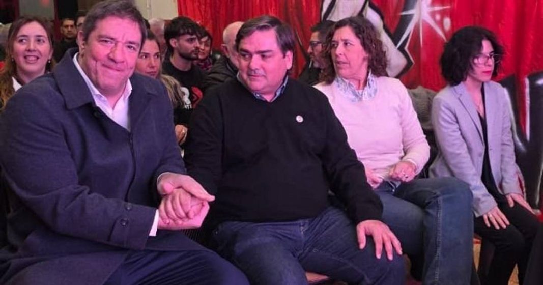 Emiliano Balbín encabezó un acto de la UCR en Bahía Blanca y apuntó contra Kicillof por la crisis del IOMA y el estado de la red vial bonaerense.