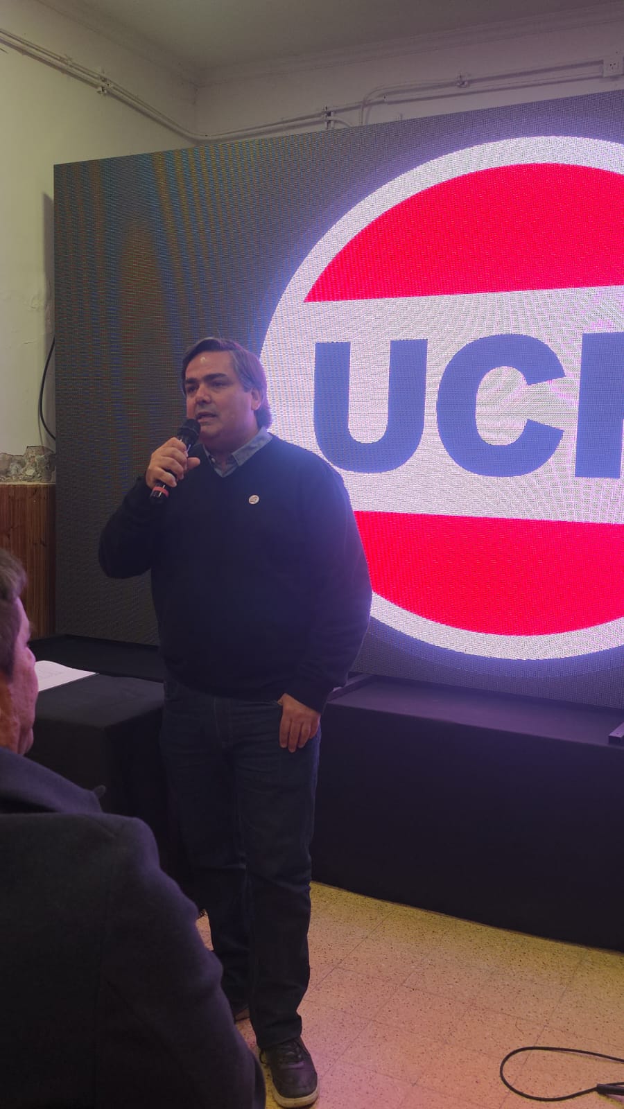 Emiliano Balbín encabezó un acto radical en Bahía Blanca y apuntó contra Axel Kicillof por la situación de IOMA y las rutas del sur bonaerense.