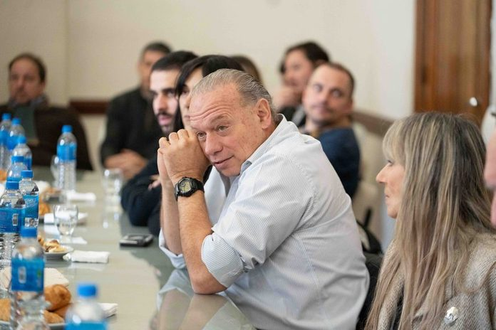Durante un encuentro con periodistas, el senador Sergio Berni evitó un respaldo incondicional a Axel Kicillof y pidió definir qué representación buscará encarnar rumbo a 2027.
