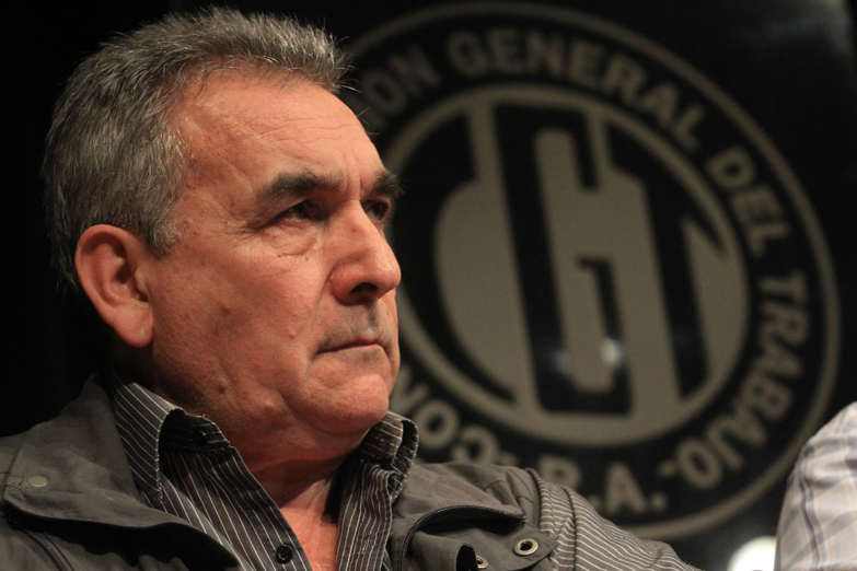 El dirigente del Transporte, Juan Carlos Schmid impulsa un esquema de protestas escalonadas para sostener el conflicto de la CGT contra el Gobierno.