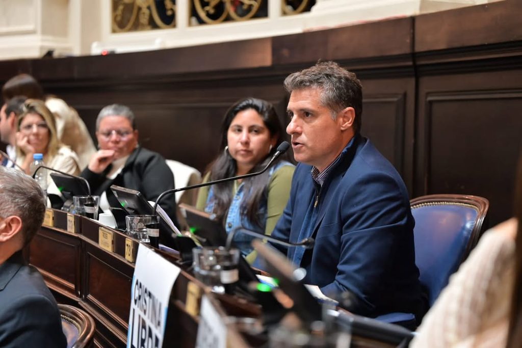 Rossi pidió proteger a las murgas bonaerenses como parte del patrimonio cultural de la provincia.