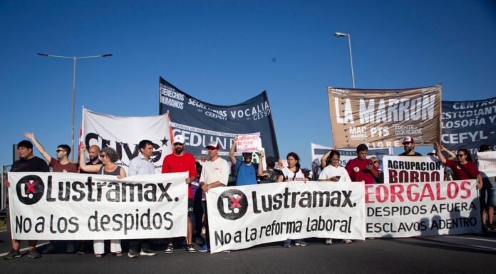 Lustramax: trabajadores despedidos protestarán en la casa de una senadora libertaria Trabajadores y familiares de empleados despedidos de Lustramax se movilizan a la casa de la senadora libertaria Florencia Arietto para pedir que la empresa cumpla los fallos de la Justicia.