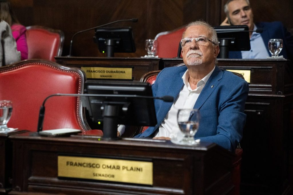 El antecedente de Omar Plaini ponía el foco en un registro obligatorio para trabajadores de plataformas, con certificados habilitantes e inscripción de vehículos.