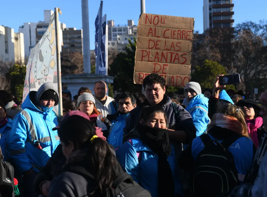 Las organizaciones sociales advirtieron por la continuidad laboral de los cooperativistas que prestan servicios para la Municipalidad de La Plata.