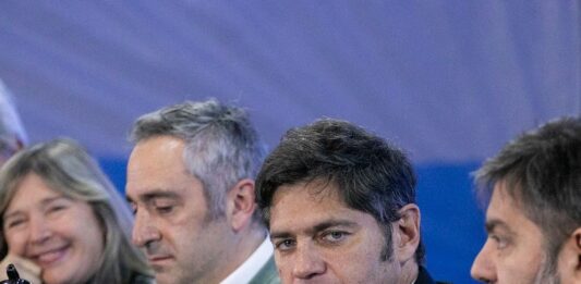 El gobernador bonaerense, Axel Kicillof, reunió este viernes a la tropa del MDF a fin de delinear la campaña de cara al 2027, en medio de la interna con La Cámpora.