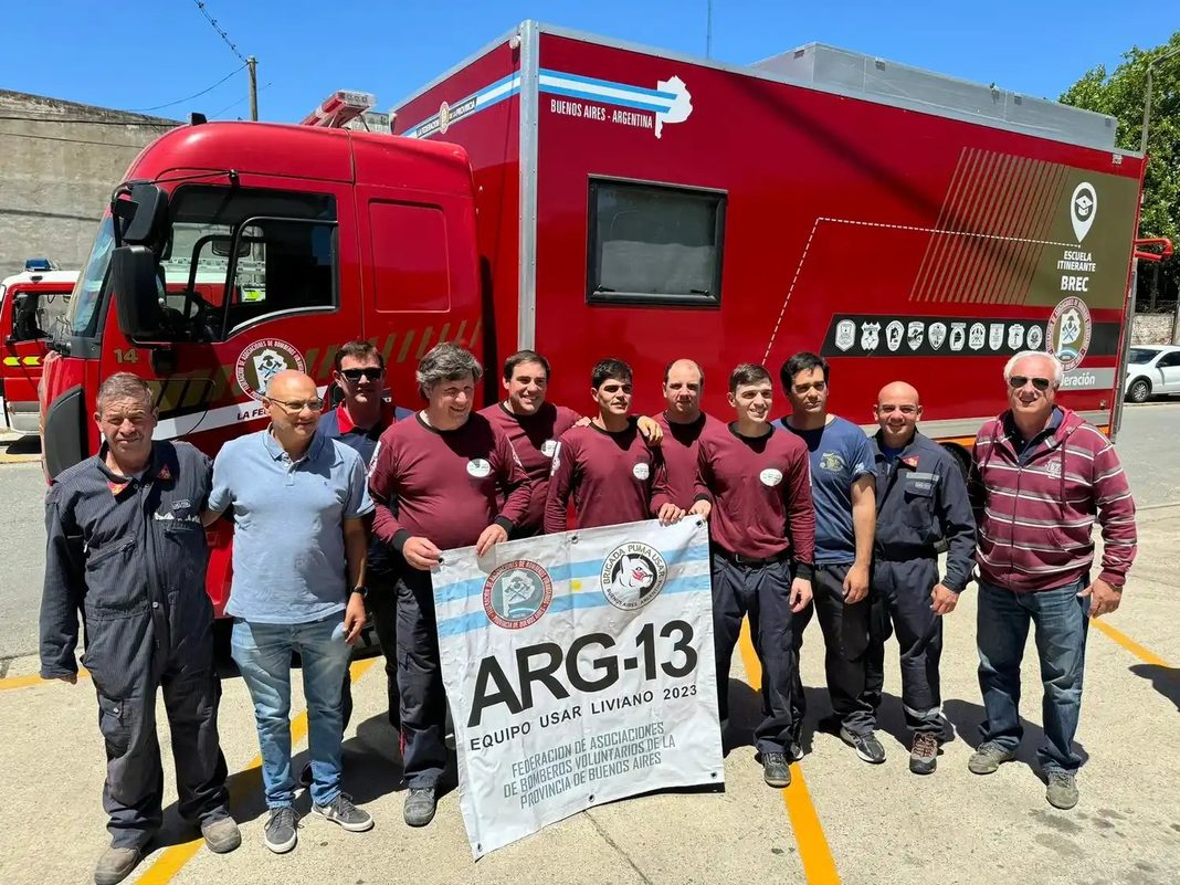 Un total de 30 bomberos voluntarios de localidades del interior bonaerense llegaron este sábado a Venezuela para cooperar en las tareas de rescate.