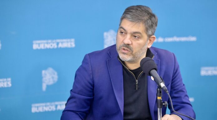 Bianco le respondió a Ishii: “Si el poncho no aparece, difícil que el chancho chifle” El ministro de Gobierno, Carlos Bianco, le contestó al senador Mario Ishii, quien cargó contra Axel Kicillof por no tratar sus pedidos de emergencia.