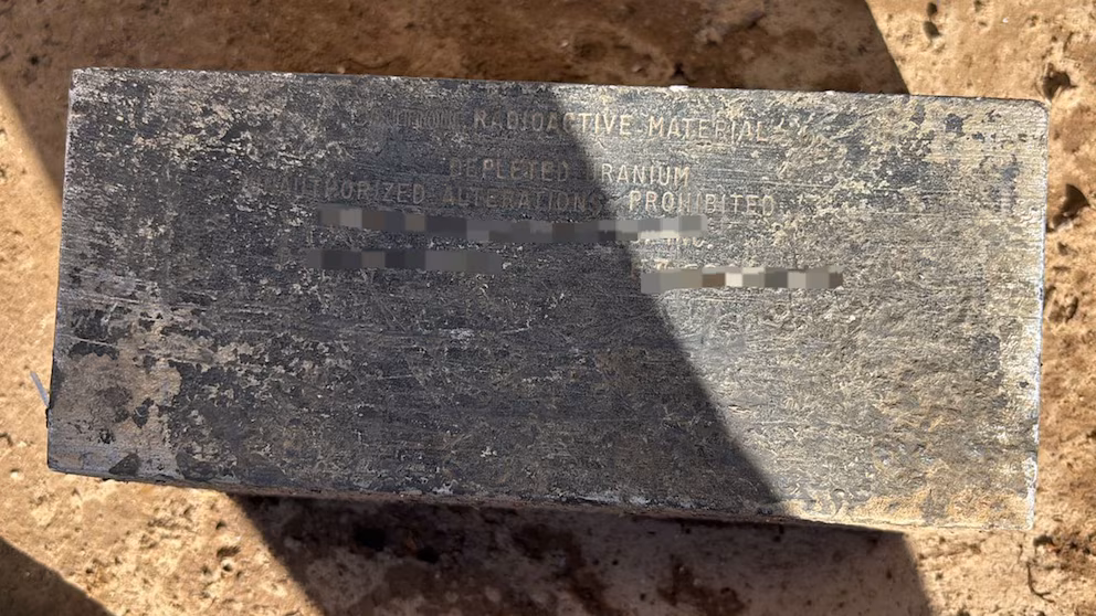 La placa de uranio empobrecido encontrada en Córdoba medía 30 centímetros de largo y 10 centímetros de ancho. 