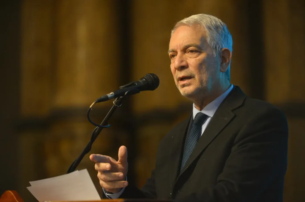 El intendente Julio Alak apuntó contra el MTE por los incidentes en La Plata y defendió el nuevo esquema de licitación de cooperativas.