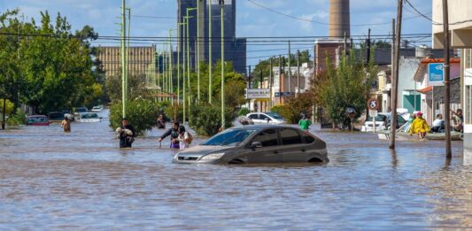 Oscar Liberman presentó un proyecto para dar respuesta a los reclamos de los comerciantes de Bahía Blanca afectados por la inundación.