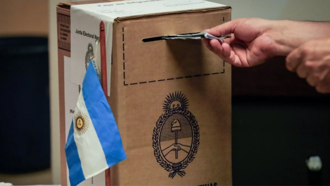 El diputado bonaerense del monobloque Derecha Popular, Juan Esper, presentó una ley de desdoblamiento para las elecciones en la provincia de Buenos Aires.