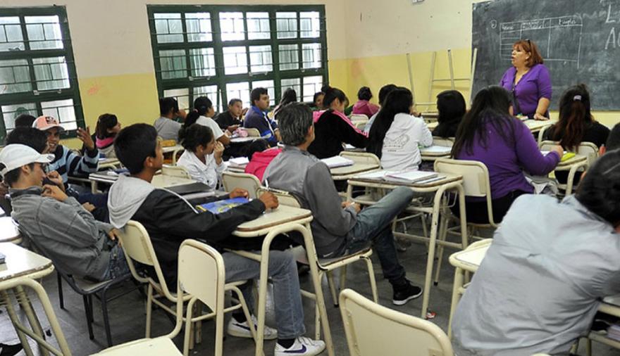 Ontiveros advirtió que las escuelas bonaerenses necesitan docentes con experiencia frente al avance de los casos de violencia escolar.