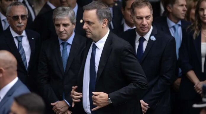 Chau Adorni, hola Santilli: cómo repercute en la Legislatura bonaerense el cambio de Jefe de Gabinete El enroque en la Jefatura de Gabinete entre Adorni y Santilli también tuvo su repercusión en la Legislatura. Qué pasa con el santillismo y el gran perdedor libertario.