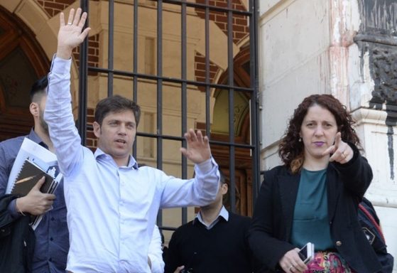 Kicillof gasta más de $2.000 millones para revivir un canal de streaming y para producir videos El Ministerio de Comunicación Pública avanzó con la licitación por $2.200 millones para producciones audiovisuales, entre la que se incluye el canal de streaming "Vibra bonaerense".
