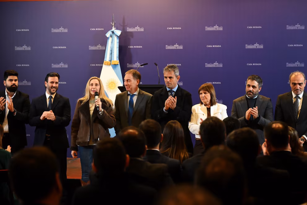 Karina Milei anunció ante diputados y senadores de La Libertad Avanza la nueva disposición del Gobierno nacional. 